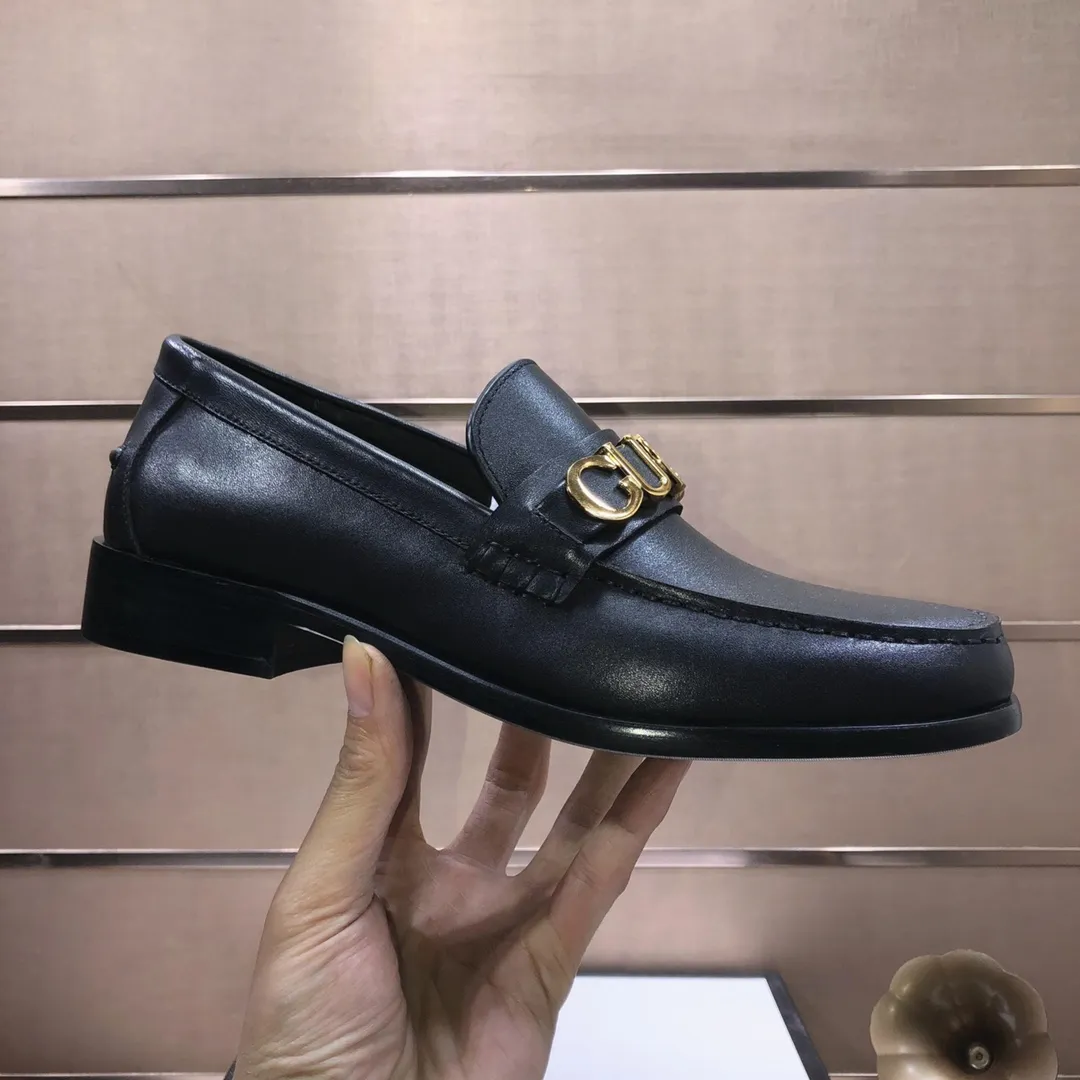 Factory batch 580💰Italy’s top luxury men’s shoe giant (GUCCI) (Gucci) (full cowhide lining) new arrival🍃Original European style🔰 Pleasant to the eye😍In order to make the shoes more durable and non-deformable🌀The production continues to follow traditional methods but there is still no lack of innovation💪Select original cowhide for the leather♻️Smooth, natural and extra bright⭐Made of imported cowhide The rich man’s first choice 38-45 (45 customized)